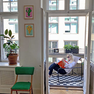 leżak na balkon, fotel na balkon, wygodny fotel, outdoor, leżak do czytania książek, wygodne siedzisko, ciekawy akcent do salonu
